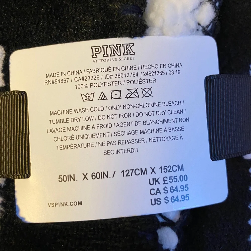 NWT pink VS Sherpa blanket‎ snowflake dog 50 x 60”